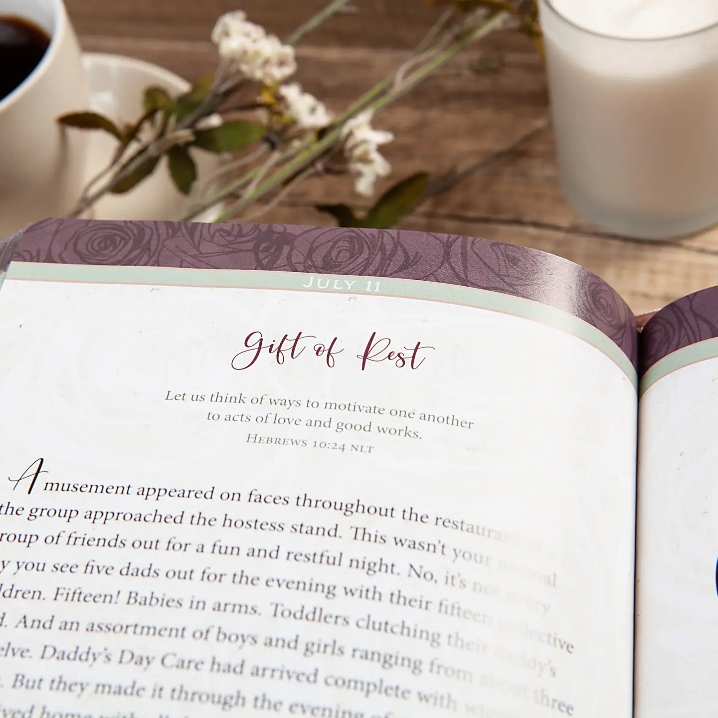 Daily Strength For Women (Devotional)