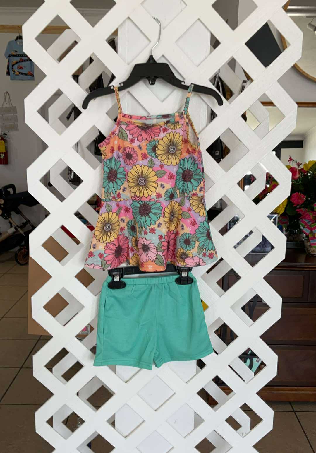 Sunshine Blooms Daisy Set with Aqua Pocket Shorts