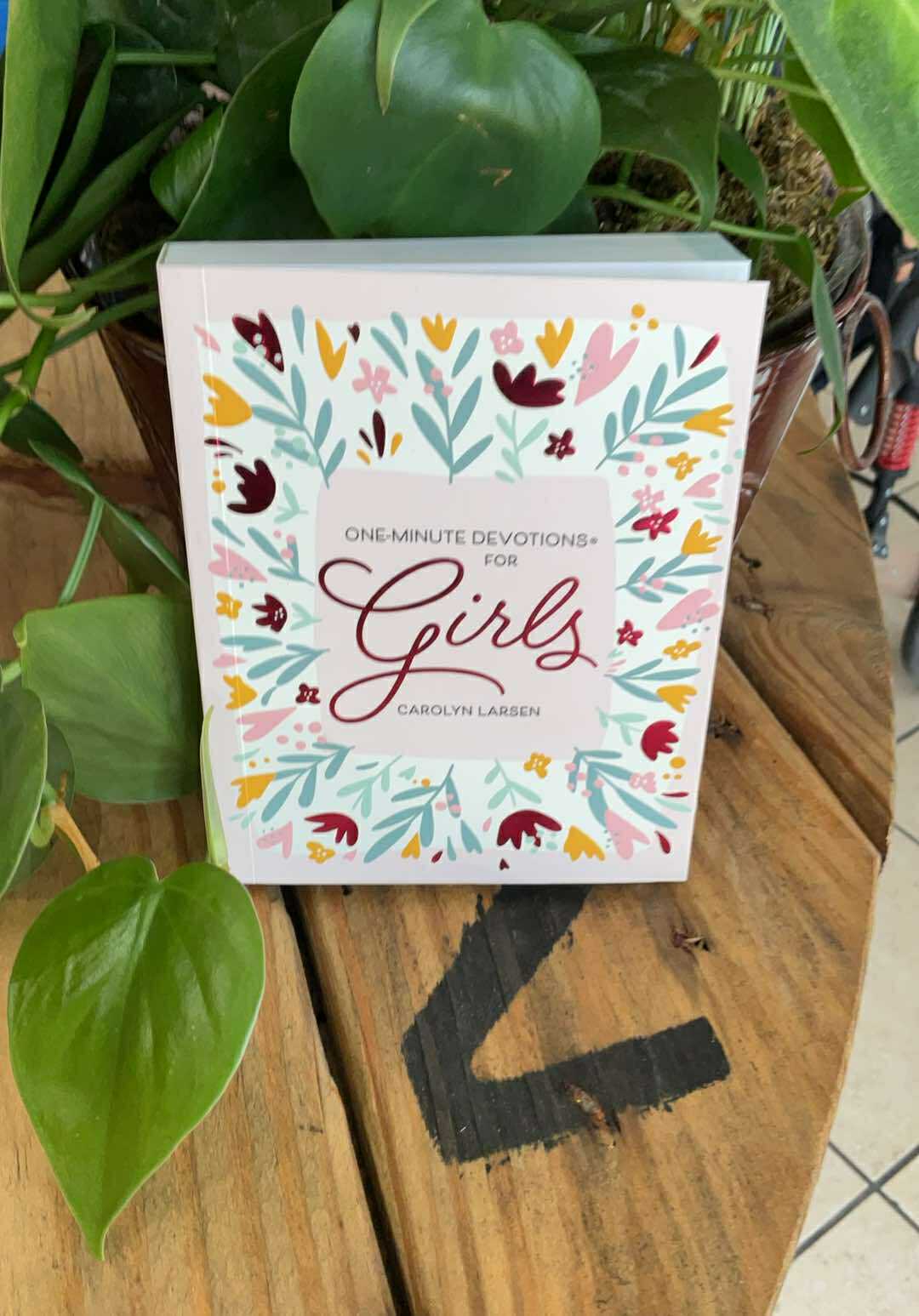 One-Minute Devotions for Girls