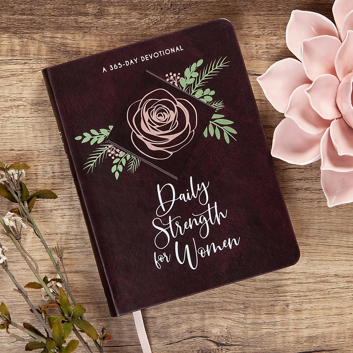 Daily Strength For Women (Devotional)