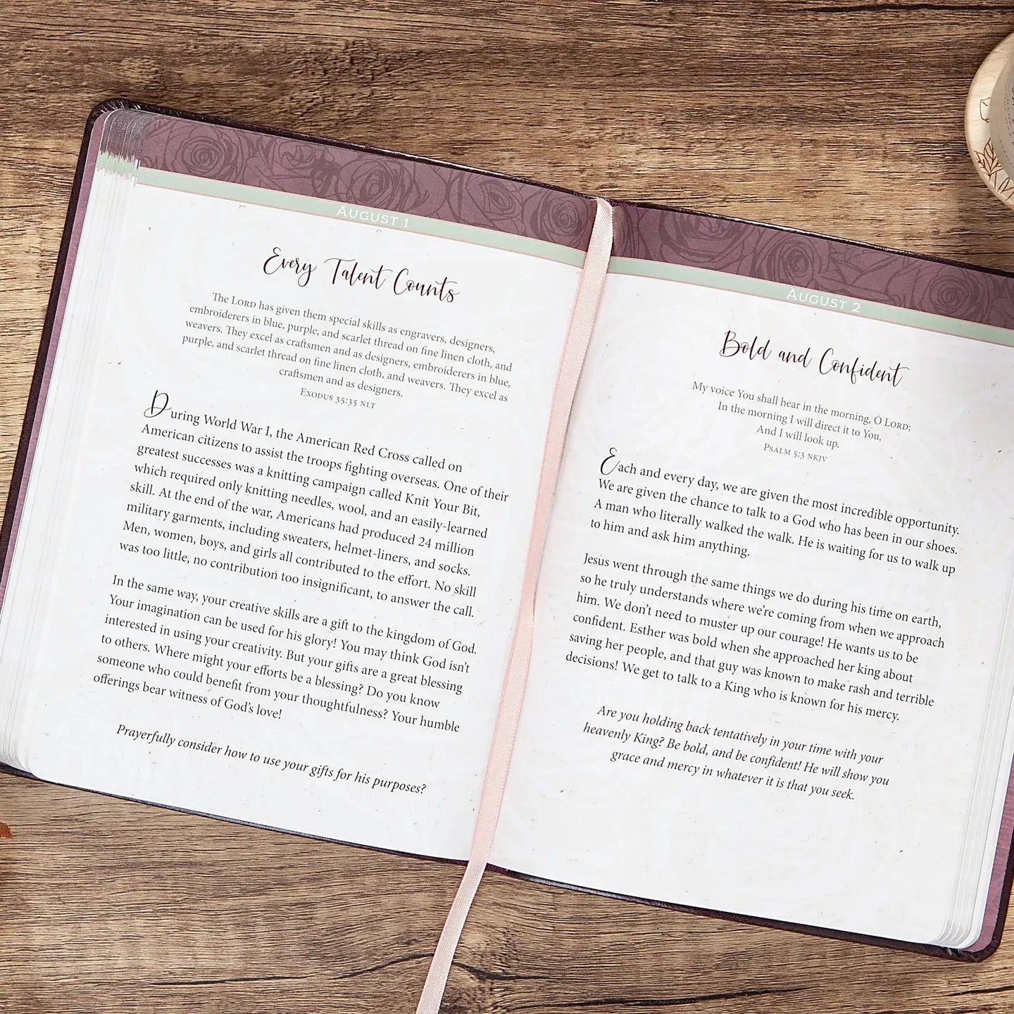 Daily Strength For Women (Devotional)